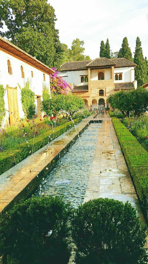 Fountain at La Alhambra