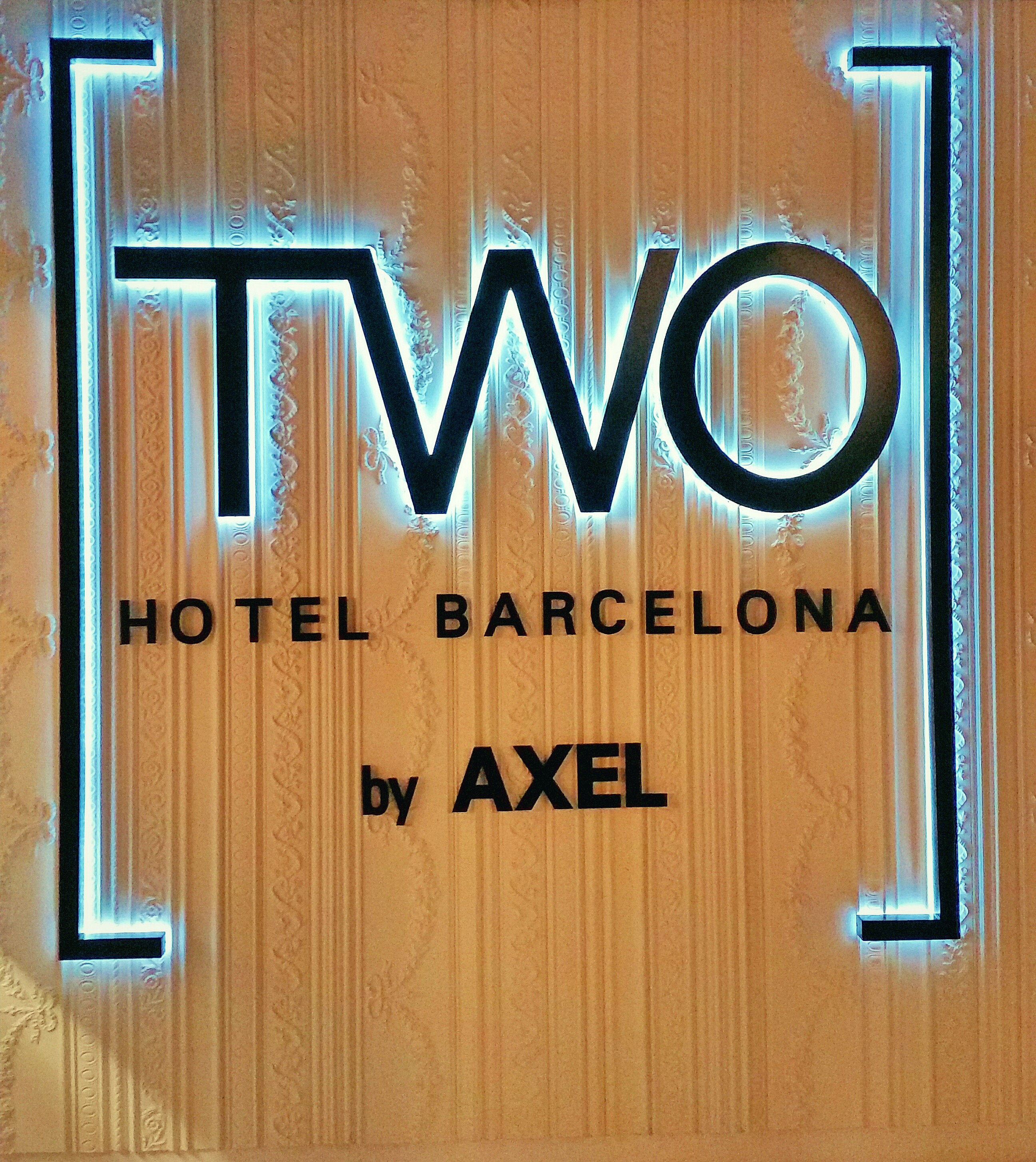 Two by Axel-Entrance