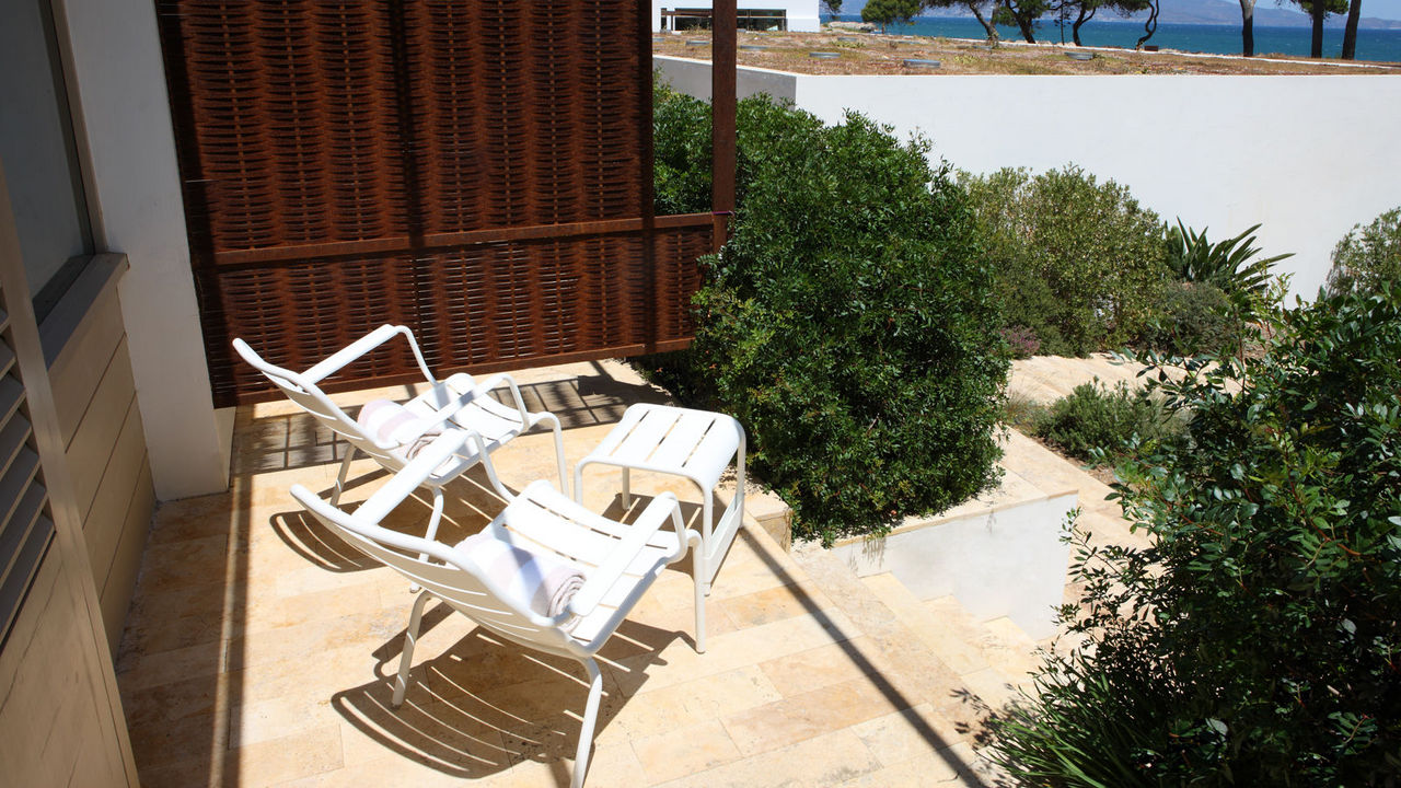 Terrace of Hostal Spa Empuries  Spa Suite