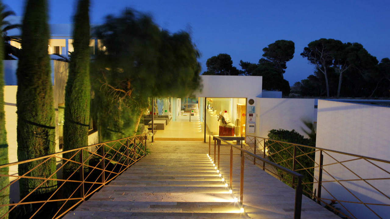 hostal-spa-empuries-entrance